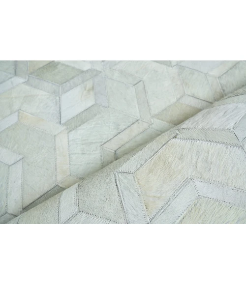 Exquisite Rugs Natural Hide Ivory 21455X8 5ft.X8ft. Rect. Rug