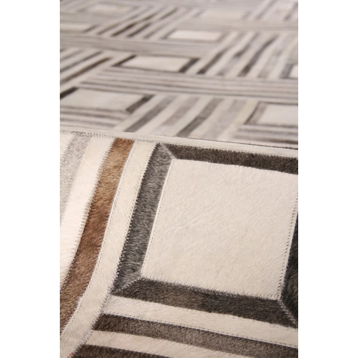 Exquisite Rugs Natural Hide Silver/Ivory 21665X8 5ft.X8ft. Rect. Rug