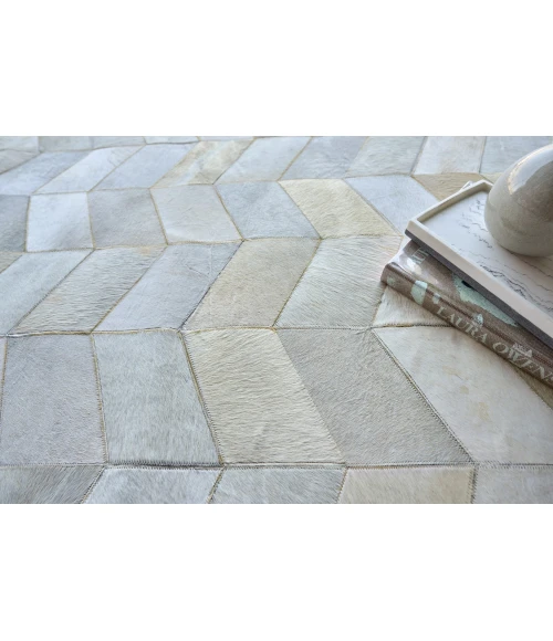 Exquisite Rugs Natural Hide Ivory/Silver/Multi 33038X11 8ft.X11ft. Rect. Rug