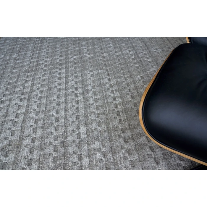 Exquisite Rugs Monroe Silk Taupe 39692X3 2ft.X3ft. Rect. Rug