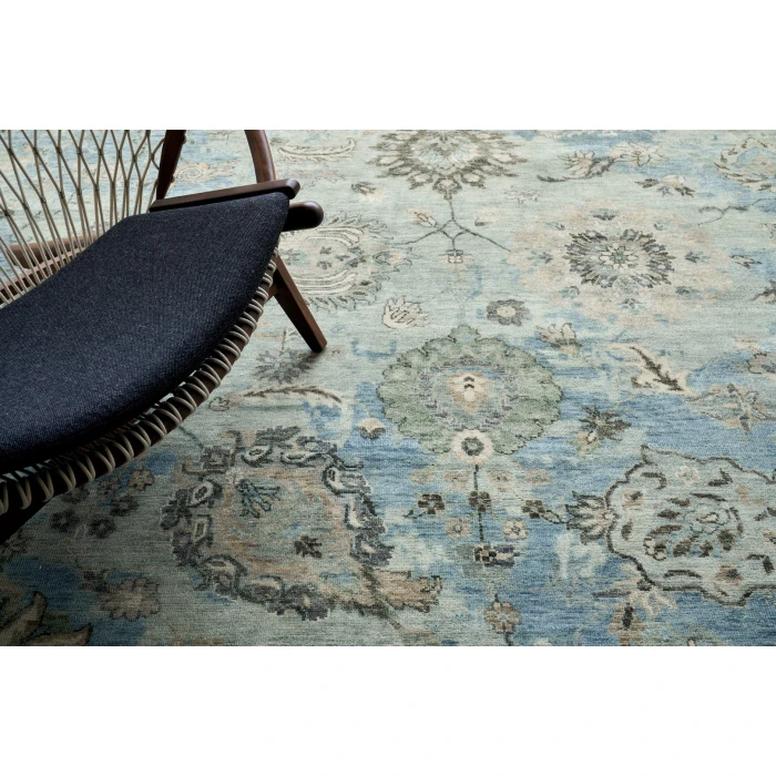Exquisite Rugs Essex Ivory/Light Blue/Multi 40331X16 1ft.X1ft.6in. Rect. Rug