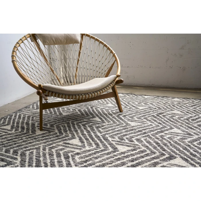 Exquisite Rugs Eaton Silver/Gray/Ivory 40361X16 1ft.X1ft.6in. Rect. Rug