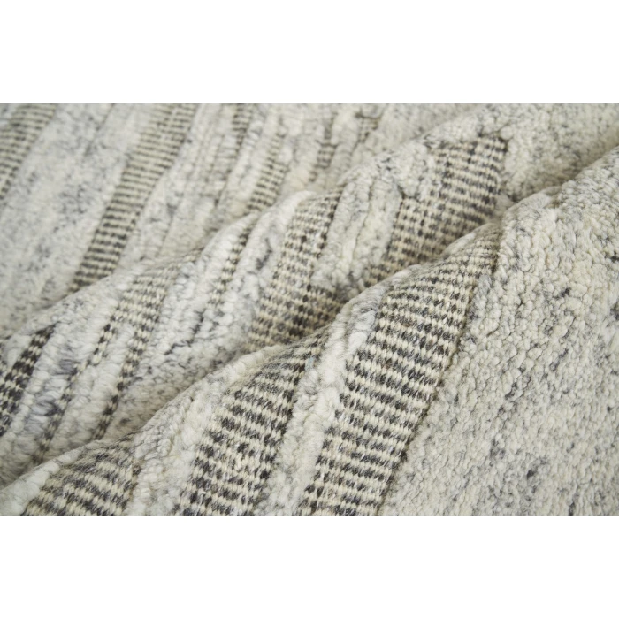 Exquisite Rugs Calibre Silver/Charcoal 44611X16 1ft.X1ft.6in. Rect. Rug