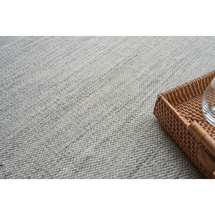Exquisite Rugs Kashmir Light Silver 48521X16 1ft.X1ft.6in. Rect. Rug