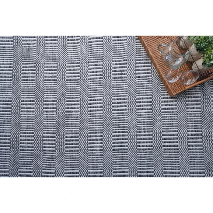 Exquisite Rugs Naples Ivory/Black 48832X3 2ft.X3ft. Rect. Rug