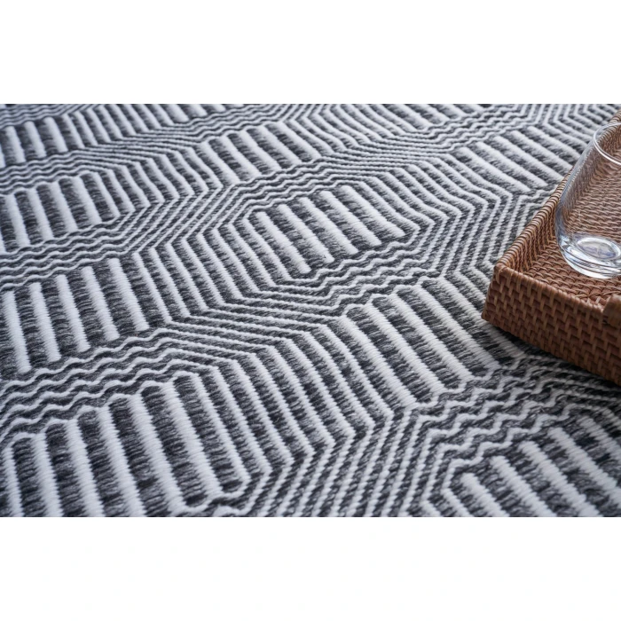 Exquisite Rugs Naples Ivory/Black 48832X3 2ft.X3ft. Rect. Rug