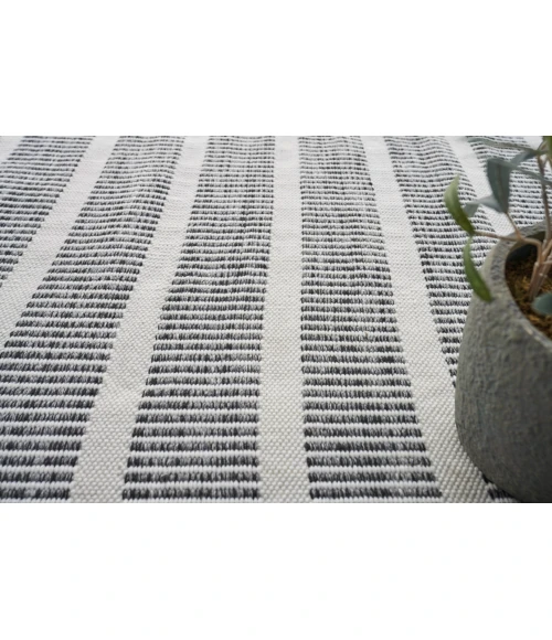 Exquisite Rugs Boca Ivory/Black 48892X3 2ft.X3ft. Rect. Rug