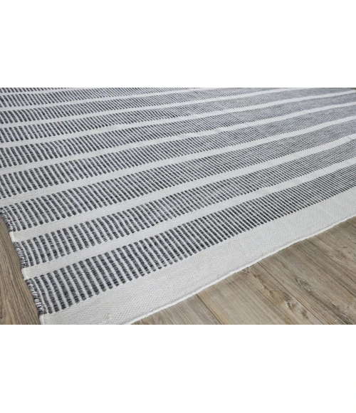Exquisite Rugs Boca Ivory/Black 48892X3 2ft.X3ft. Rect. Rug