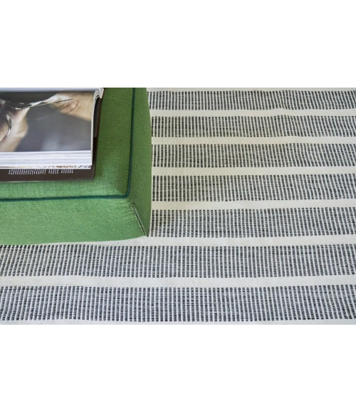 Exquisite Rugs Boca Ivory/Black 48892X3 2ft.X3ft. Rect. Rug