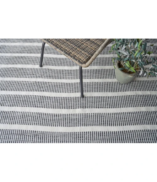 Exquisite Rugs Boca Ivory/Black 48892X3 2ft.X3ft. Rect. Rug