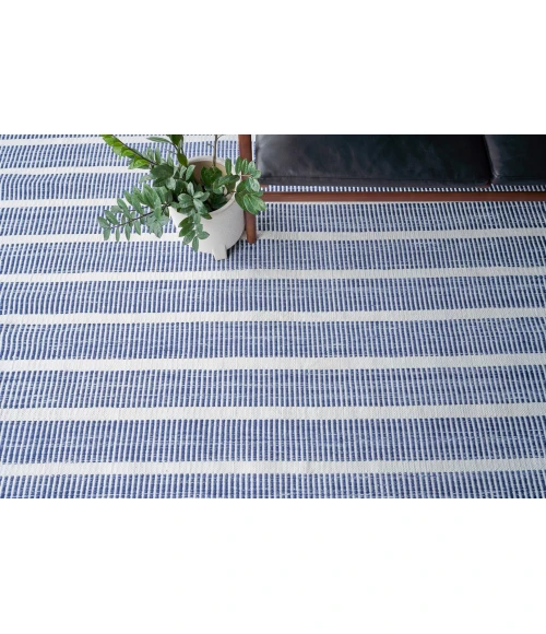 Exquisite Rugs Boca Ivory/Blue 48902X3 2ft.X3ft. Rect. Rug