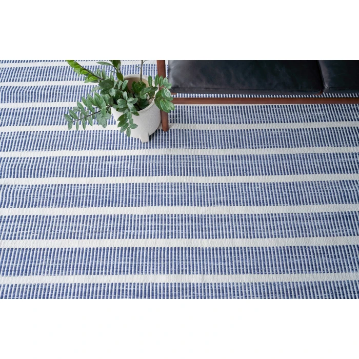 Exquisite Rugs Boca Ivory/Blue 48902X3 2ft.X3ft. Rect. Rug
