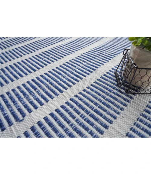 Exquisite Rugs Boca Ivory/Blue 48902X3 2ft.X3ft. Rect. Rug