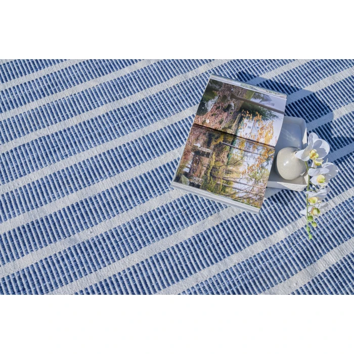 Exquisite Rugs Boca Ivory/Blue 48902X3 2ft.X3ft. Rect. Rug