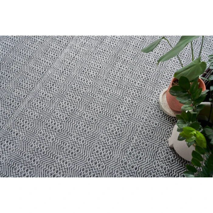 Exquisite Rugs Echo Ivory/Black 48912X3 2ft.X3ft. Rect. Rug