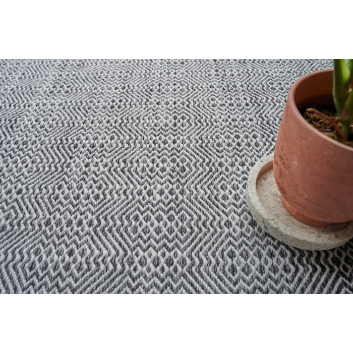 Exquisite Rugs Echo Ivory/Black 48912X3 2ft.X3ft. Rect. Rug