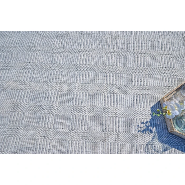Exquisite Rugs Naples Light Silver 49812X3 2ft.X3ft. Rect. Rug