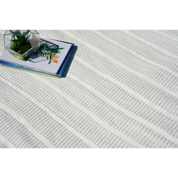 Exquisite Rugs Boca Light Silver 49842X3 2ft.X3ft. Rect. Rug