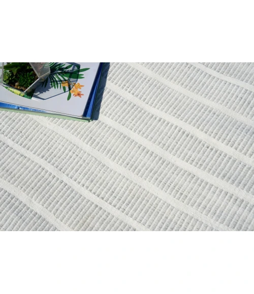 Exquisite Rugs Boca Light Silver 49842X3 2ft.X3ft. Rect. Rug