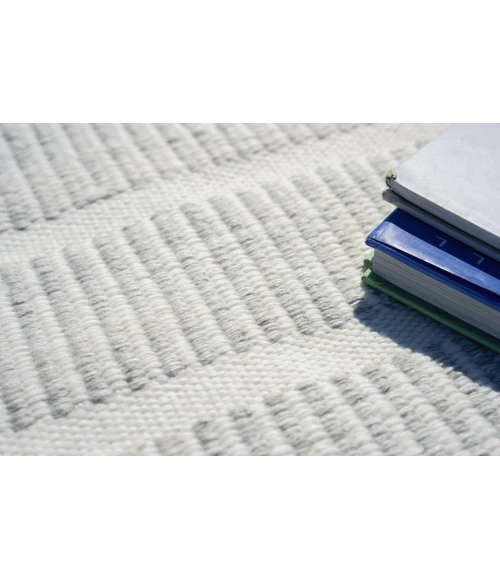 Exquisite Rugs Boca Light Silver 49842X3 2ft.X3ft. Rect. Rug