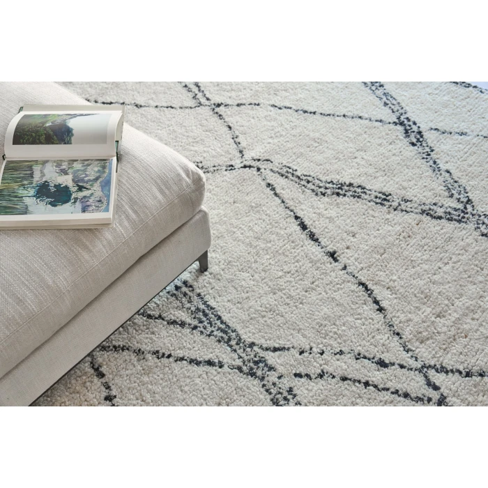 Exquisite Rugs Tahoe Ivory/Black 55601X16 1ft.X1ft.6in. Rect. Rug