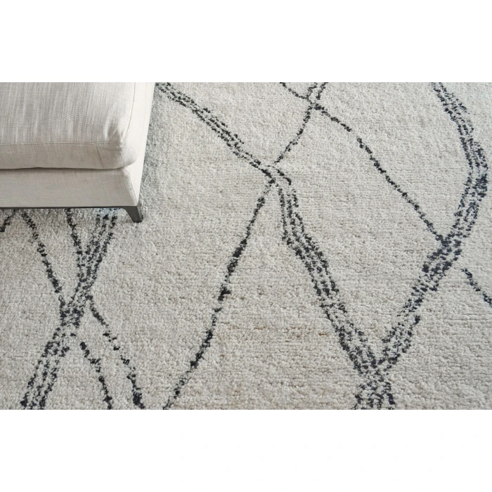 Exquisite Rugs Tahoe Ivory/Black 55601X16 1ft.X1ft.6in. Rect. Rug