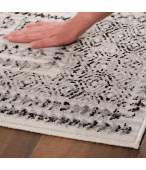 Hauteloom Greig Black GREI 4ft.3in. x 5ft.7in. Rect. Rug