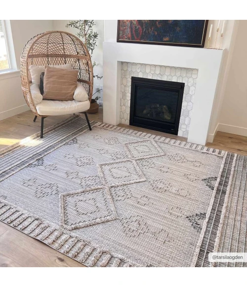 Hauteloom Amaga Charcoal AMAGA 6ft.7in. x 9ft. Rect. Rug