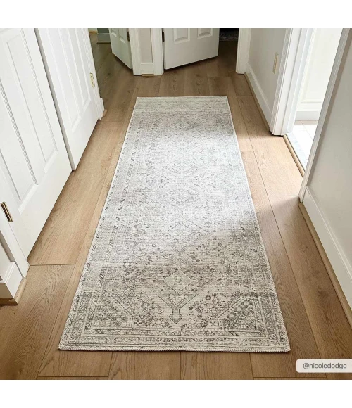 Hauteloom Barny Off White SAMABARNYA1 6ft.7in. x 9ft. Rect. Rug