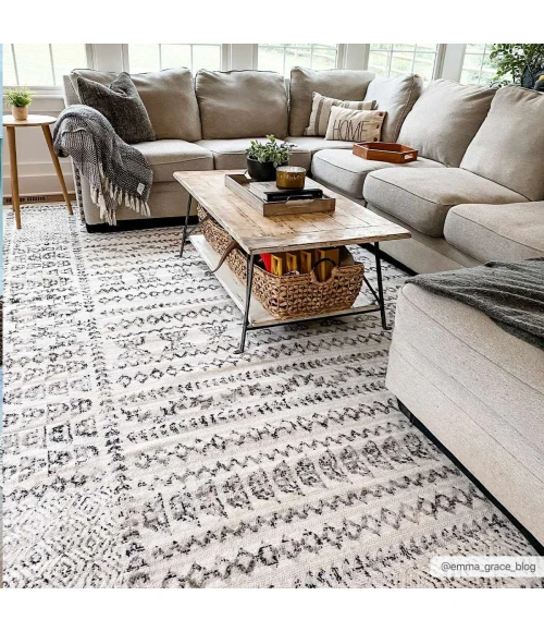 Hauteloom Greig Black GREI 4ft.3in. x 5ft.7in. Rect. Rug