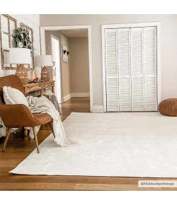Hauteloom Judy Off White SAFAJUDY890 2ft.7in. x 7ft.3in. Rect. Rug
