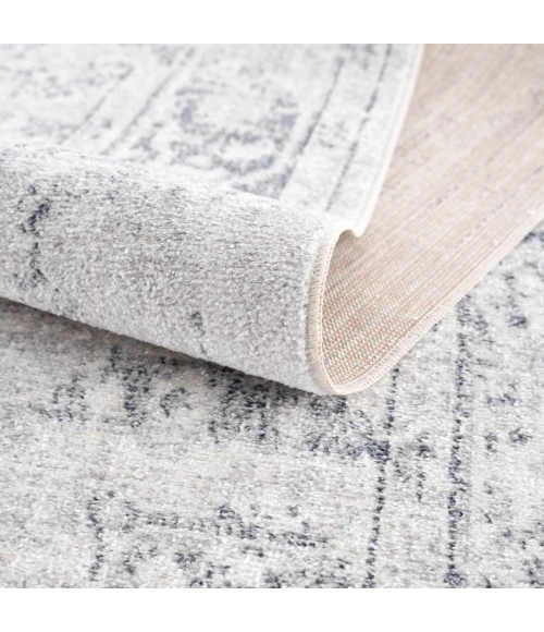 Hauteloom Akram Cream HLLLAKRAMA1 2ft.7in. x 10ft. Rect. Rug