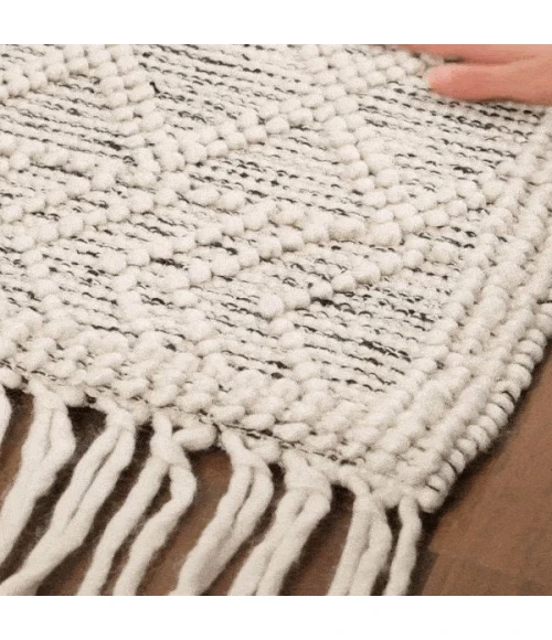 Hauteloom Leonardtown Ivory LNRD 2ft.6in. x 10ft. Rect. Rug