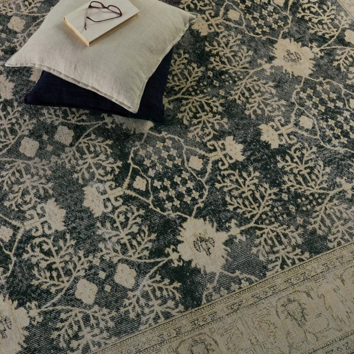 Jaipur Living Pia Medallion Navy/ Cream Area Rug 8'10"X11'9"