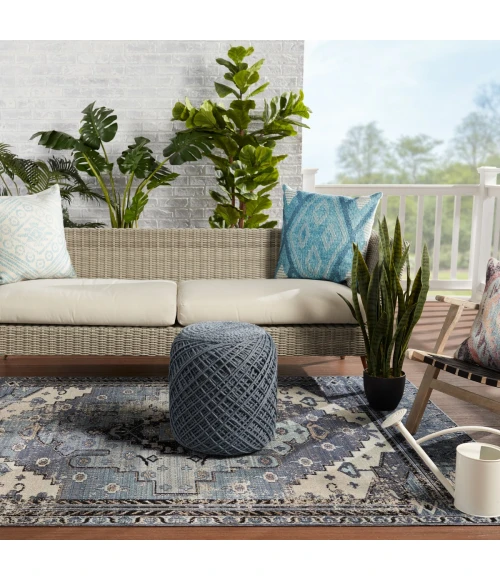 Jaipur Living Cicero Indoor/ Outdoor Medallion Blue/ Gray Area Rug (4'X6')