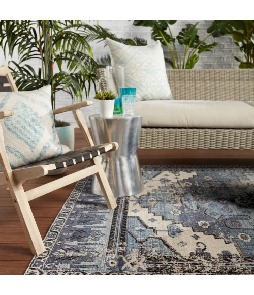 Jaipur Living Cicero Indoor/ Outdoor Medallion Blue/ Gray Area Rug (4'X6')