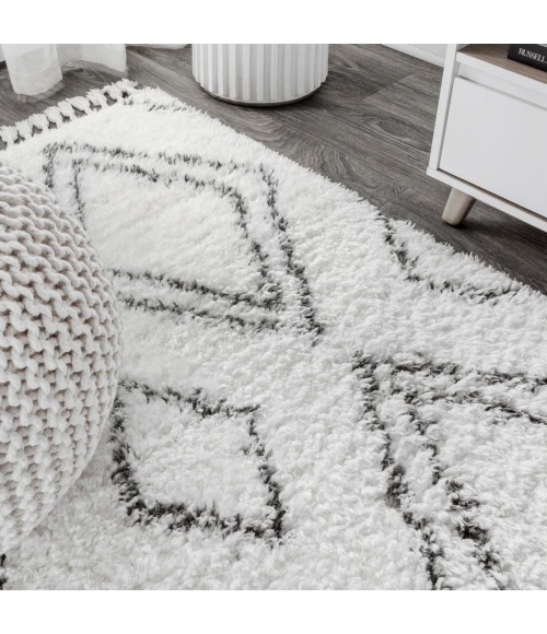 Beni Moroccan Style Diamond Shag Ivory/Dark Gray 4 ft. x 6 ft. Area Rug