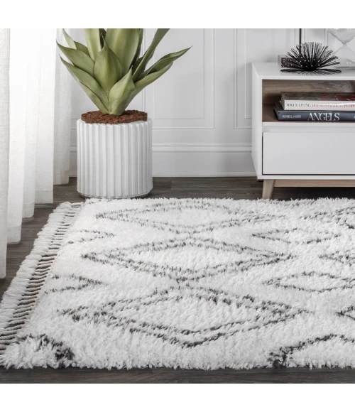 Beni Moroccan Style Diamond Shag Ivory/Dark Gray 4 ft. x 6 ft. Area Rug