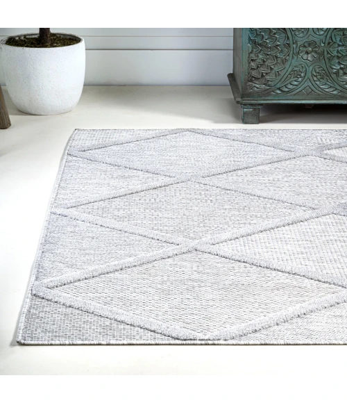 Salines Diamond Trellis Light Gray 5 ft. x 8 ft. Indoor/Outdoor Area Rug