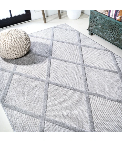 Salines Diamond Trellis Light Gray 5 ft. x 8 ft. Indoor/Outdoor Area Rug
