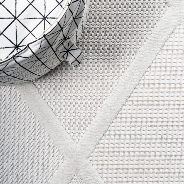 Salines Diamond Trellis Ivory 2 ft. x 8 ft. Indoor/Outdoor Runner Rug