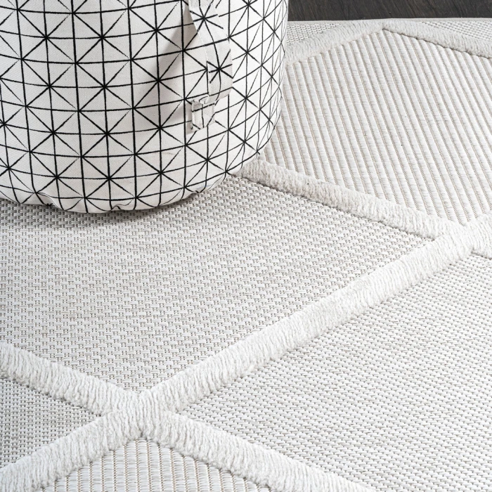 Salines Diamond Trellis Ivory 2 ft. x 8 ft. Indoor/Outdoor Runner Rug