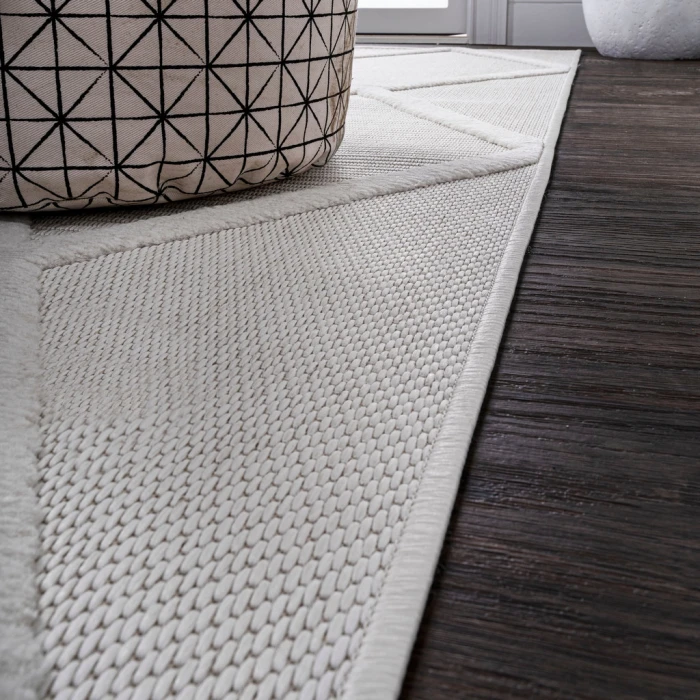 Salines Diamond Trellis Ivory 2 ft. x 8 ft. Indoor/Outdoor Runner Rug