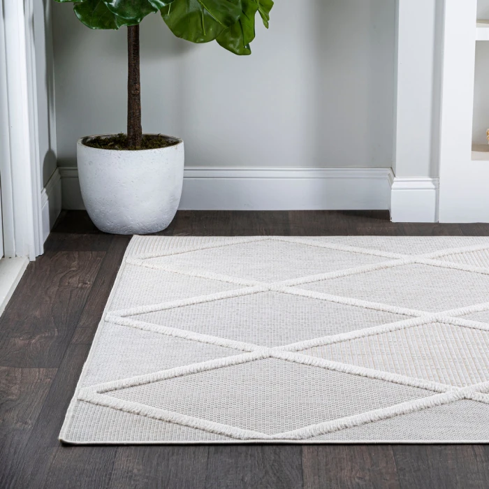 Salines Diamond Trellis Ivory 5 ft. x 8 ft. Indoor/Outdoor Area Rug