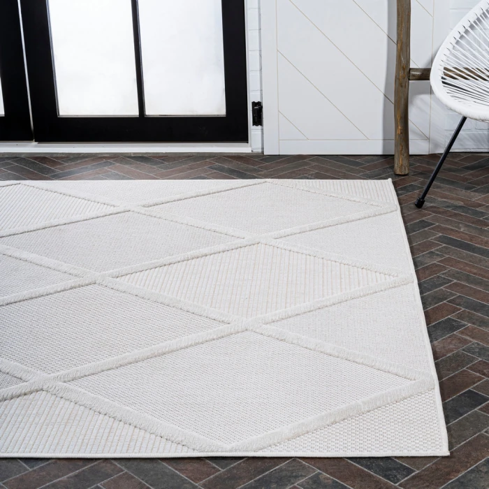 Salines Diamond Trellis Ivory 5 ft. x 8 ft. Indoor/Outdoor Area Rug