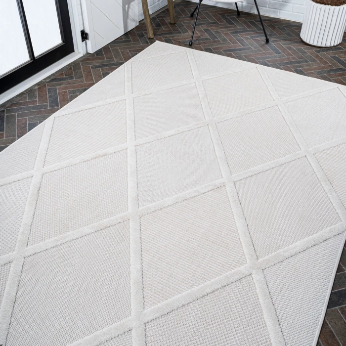 Salines Diamond Trellis Ivory 5 ft. x 8 ft. Indoor/Outdoor Area Rug