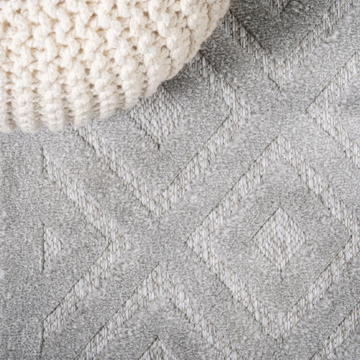 Portmany Neutral Diamond Trellis Light Gray 5' Round Indoor/Outdoor Area Rug
