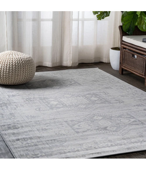 Modern  Vintage Medallion Light Gray 4 ft. x 6 ft. Area Rug