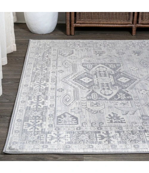 Modern  Vintage Medallion Light Gray 4 ft. x 6 ft. Area Rug