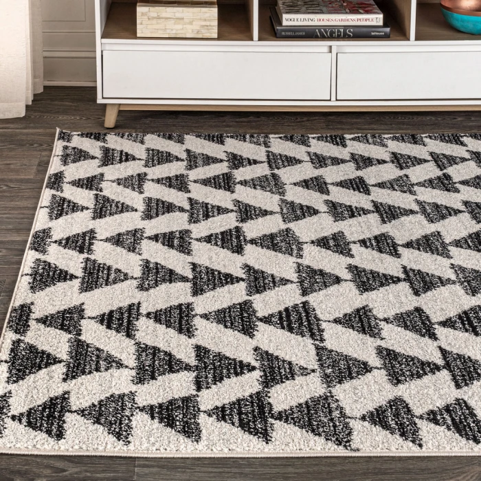 Aisha Moroccan Triangle Geometric Cream/Black 4 ft. x 6 ft. Area Rug